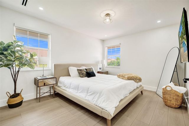 10340 NW 46th Ter, Doral, FL 33178