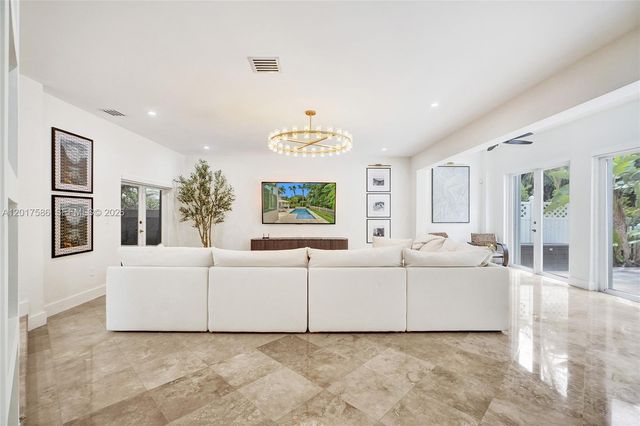 10340 NW 46th Ter, Doral, FL 33178