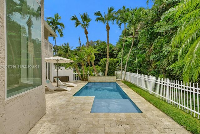 10340 NW 46th Ter, Doral, FL 33178