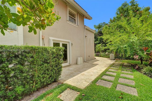 10340 NW 46th Ter, Doral, FL 33178