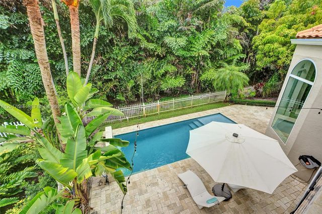 10340 NW 46th Ter, Doral, FL 33178