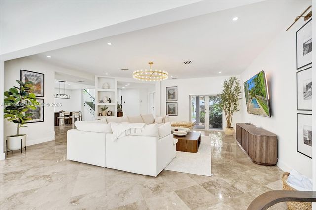 10340 NW 46th Ter, Doral, FL 33178