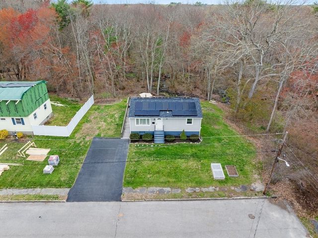 102 Brookside Rd, Rockland, MA 02370