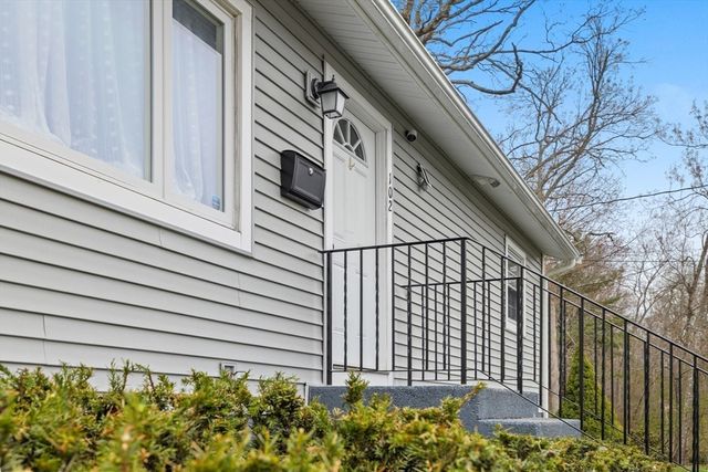 102 Brookside Rd, Rockland, MA 02370