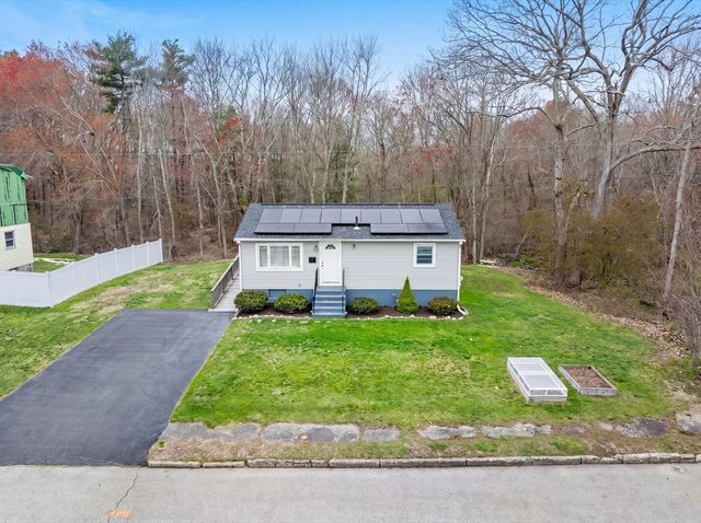 102 Brookside Rd, Rockland, MA 02370
