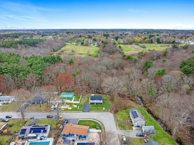 102 Brookside Rd, Rockland, MA 02370