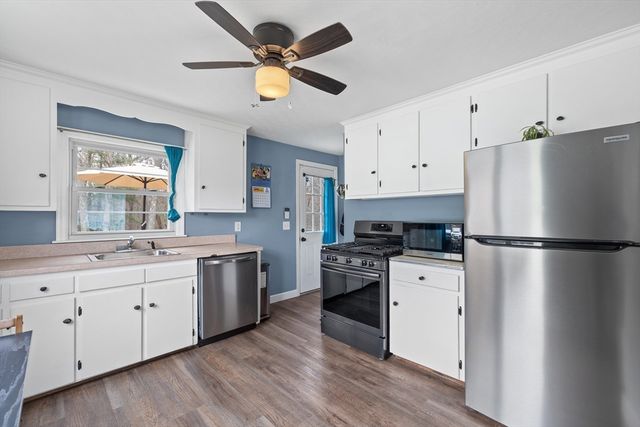 102 Brookside Rd, Rockland, MA 02370