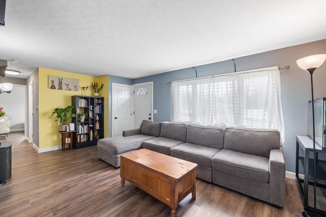 102 Brookside Rd, Rockland, MA 02370