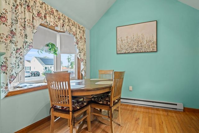 14 Richard Cir, Woburn, MA 01801