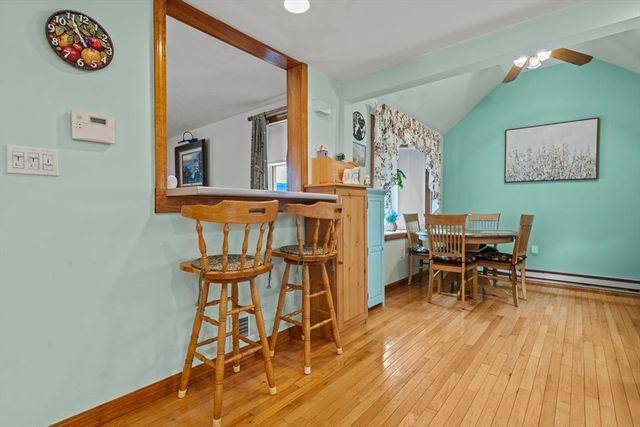 14 Richard Cir, Woburn, MA 01801