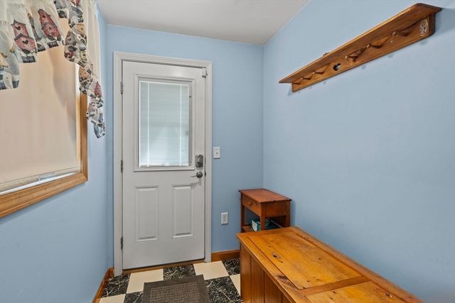 14 Richard Cir, Woburn, MA 01801