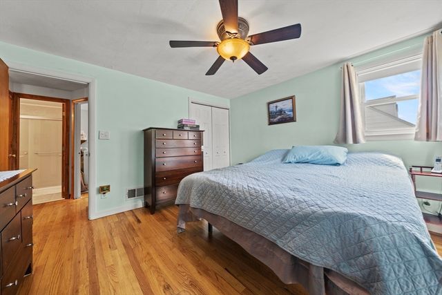 14 Richard Cir, Woburn, MA 01801