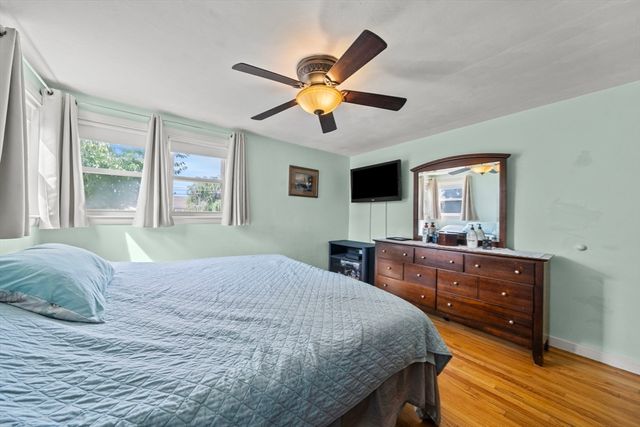 14 Richard Cir, Woburn, MA 01801