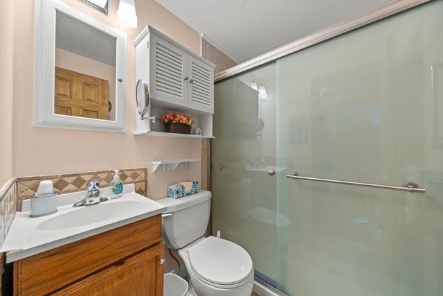 14 Richard Cir, Woburn, MA 01801