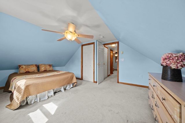 14 Richard Cir, Woburn, MA 01801