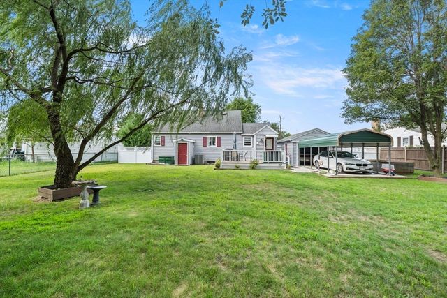 14 Richard Cir, Woburn, MA 01801