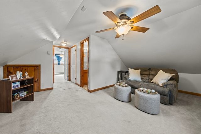 14 Richard Cir, Woburn, MA 01801
