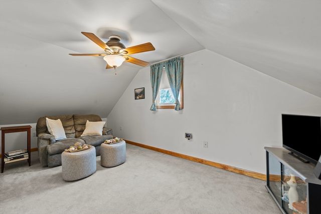 14 Richard Cir, Woburn, MA 01801