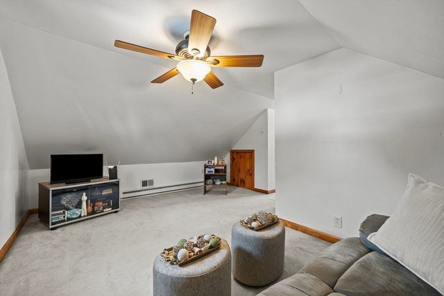14 Richard Cir, Woburn, MA 01801