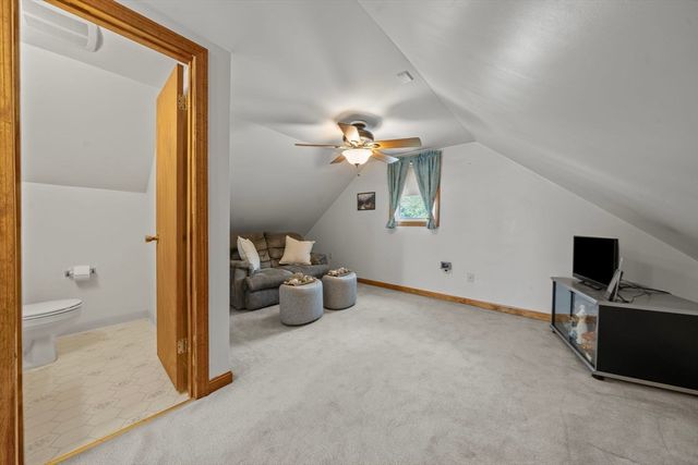 14 Richard Cir, Woburn, MA 01801