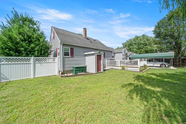 14 Richard Cir, Woburn, MA 01801