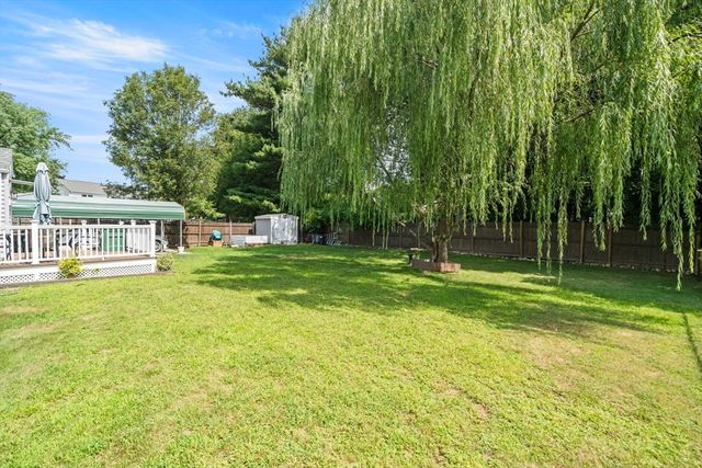14 Richard Cir, Woburn, MA 01801