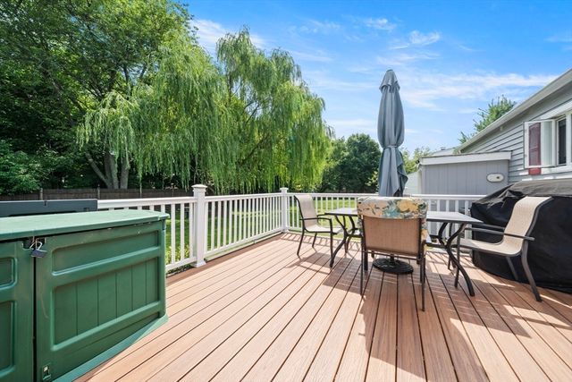 14 Richard Cir, Woburn, MA 01801