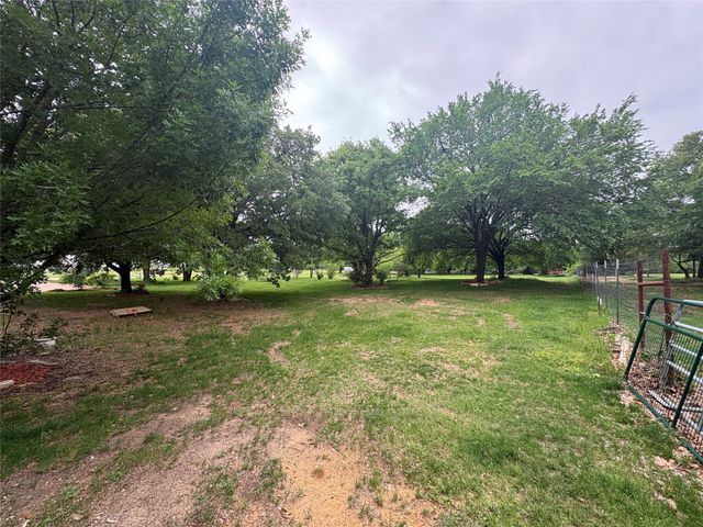 6529 Asher Road, Alvarado, TX 76009