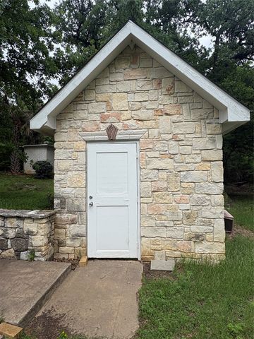 6529 Asher Road, Alvarado, TX 76009
