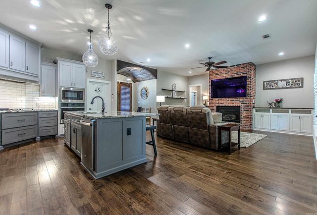 830 Grand Teton Drive, Benton, AR 72019