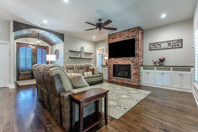 830 Grand Teton Drive, Benton, AR 72019