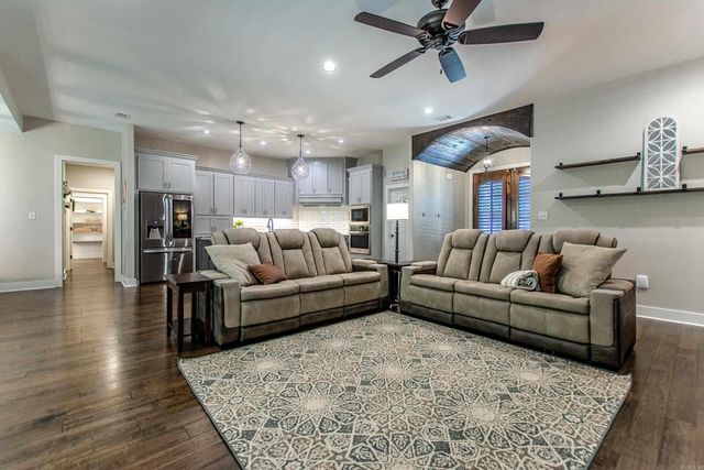 830 Grand Teton Drive, Benton, AR 72019