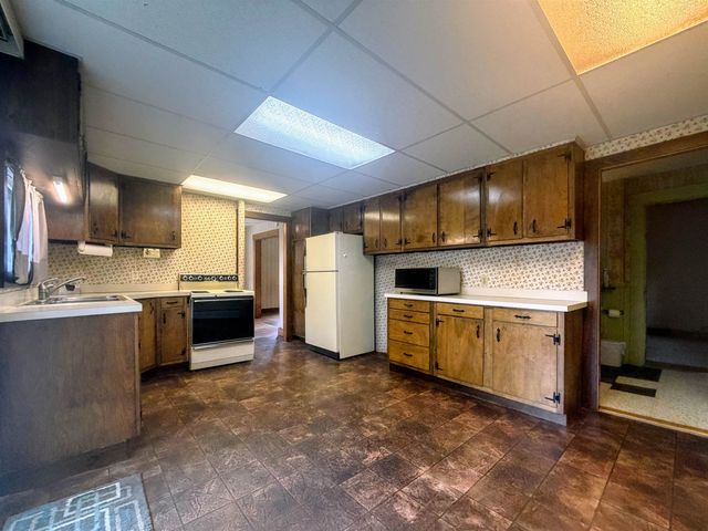 32 Hartness Avenue, Springfield, VT 05156