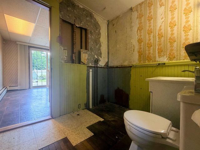 32 Hartness Avenue, Springfield, VT 05156