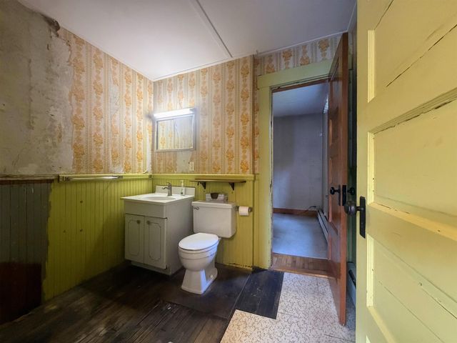 32 Hartness Avenue, Springfield, VT 05156