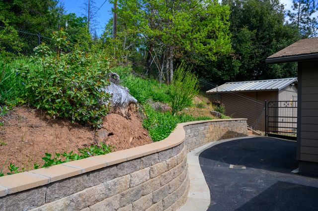 880 Union Hill Road, Douglas City, CA 96024
