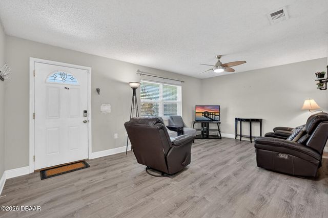 262 Clara Vista Street, Debary, FL 32713