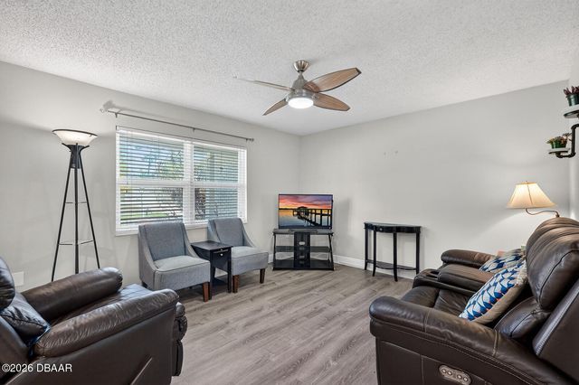 262 Clara Vista Street, Debary, FL 32713