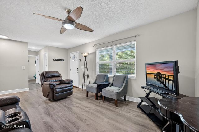 262 Clara Vista Street, Debary, FL 32713