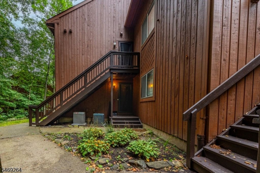 7 Augusta Dr 7, Vernon Twp., NJ 07462 — exterior