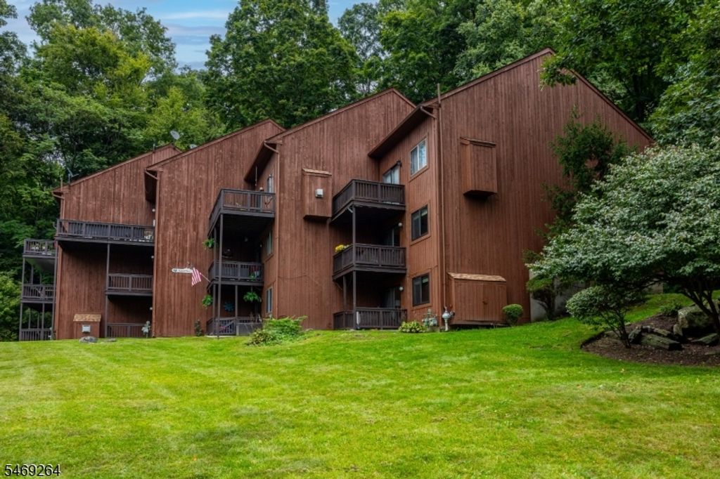 7 Augusta Dr 7, Vernon Twp., NJ 07462 — photo 2