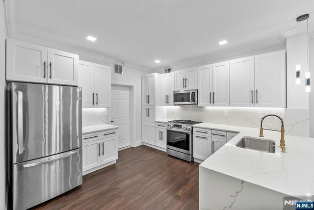 64 George Russell Way 36, Clifton, NJ 07013