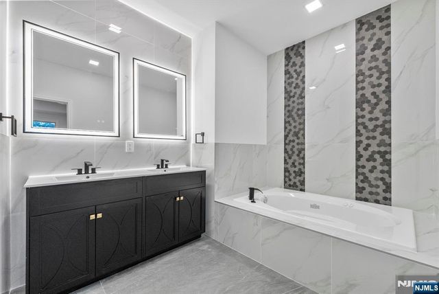 64 George Russell Way 36, Clifton, NJ 07013