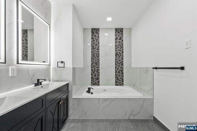 64 George Russell Way 36, Clifton, NJ 07013