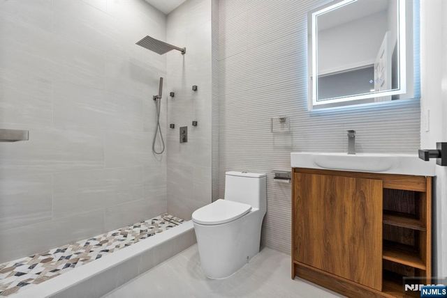 64 George Russell Way 36, Clifton, NJ 07013