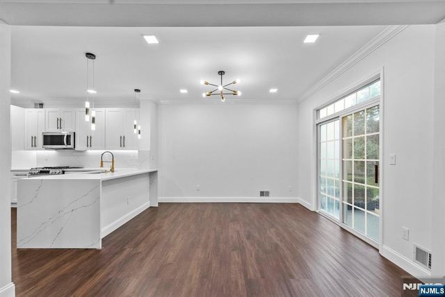 64 George Russell Way 36, Clifton, NJ 07013
