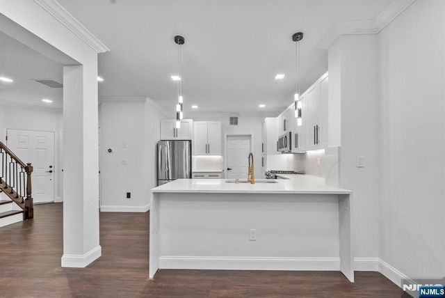 64 George Russell Way 36, Clifton, NJ 07013
