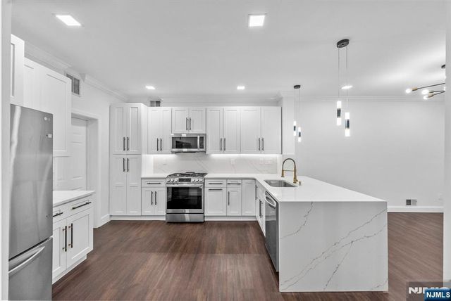 64 George Russell Way 36, Clifton, NJ 07013