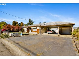 2812 W SANDERS Ave, Roseburg, OR 97471