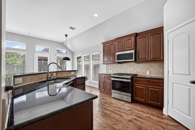 5606 Walnut Glen Lane, Rosenberg, TX 77471